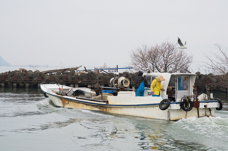 琵琶湖の漁師さんは夫婦二人三脚で漁に出ることが多い。
