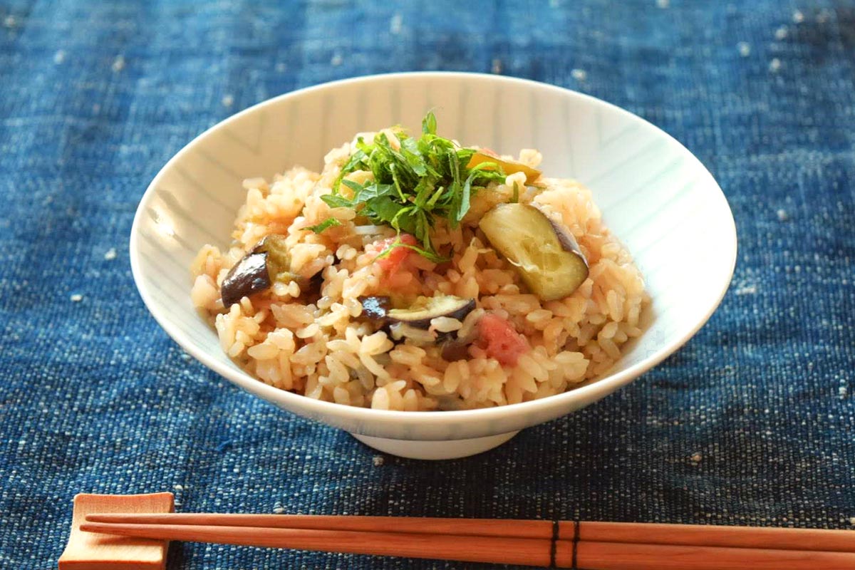 ナスと梅の炊き込みご飯