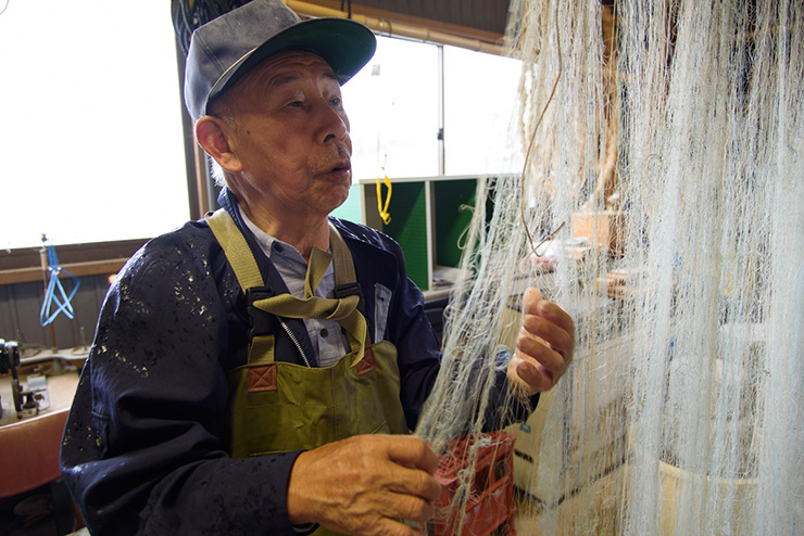 週末漁師　歴約60年　網目を使い分ける刺し網漁