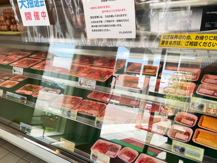 隣接している直販店「かしわの川中」では、新鮮な近江しゃもを購入することができます。