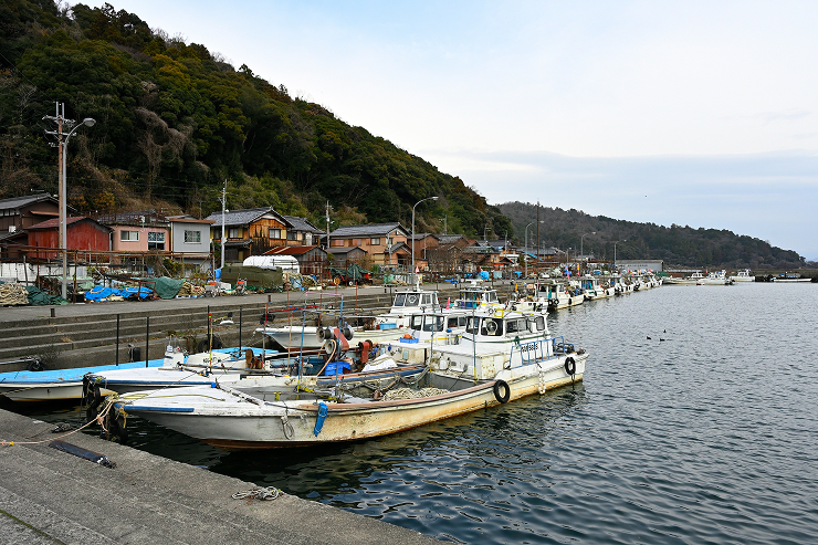 ホンモロコを獲る漁船