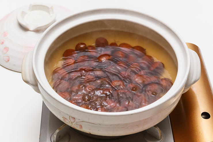 水の状態から中火でじっくりと沸騰させ土鍋でじっくり加熱が栗を甘くするコツです