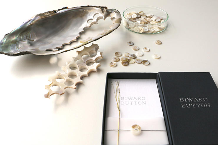 真珠を生み出したイケチョウガイの貝殻を再利用した「貝ボタン」